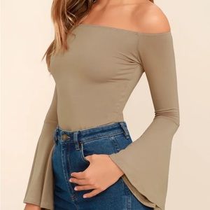 Lulu’s Flirt Factor Taupe Off-the-Shoulder Top XS